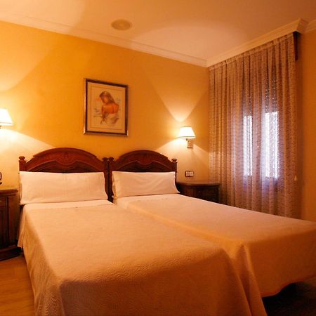 מדריד Hostal Victoria III מראה חיצוני תמונה