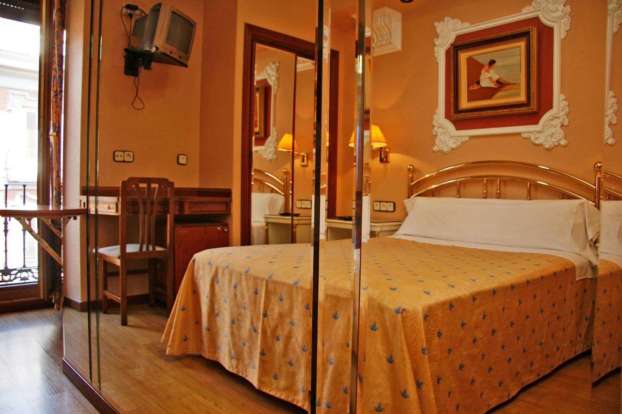 מדריד Hostal Victoria III מראה חיצוני תמונה