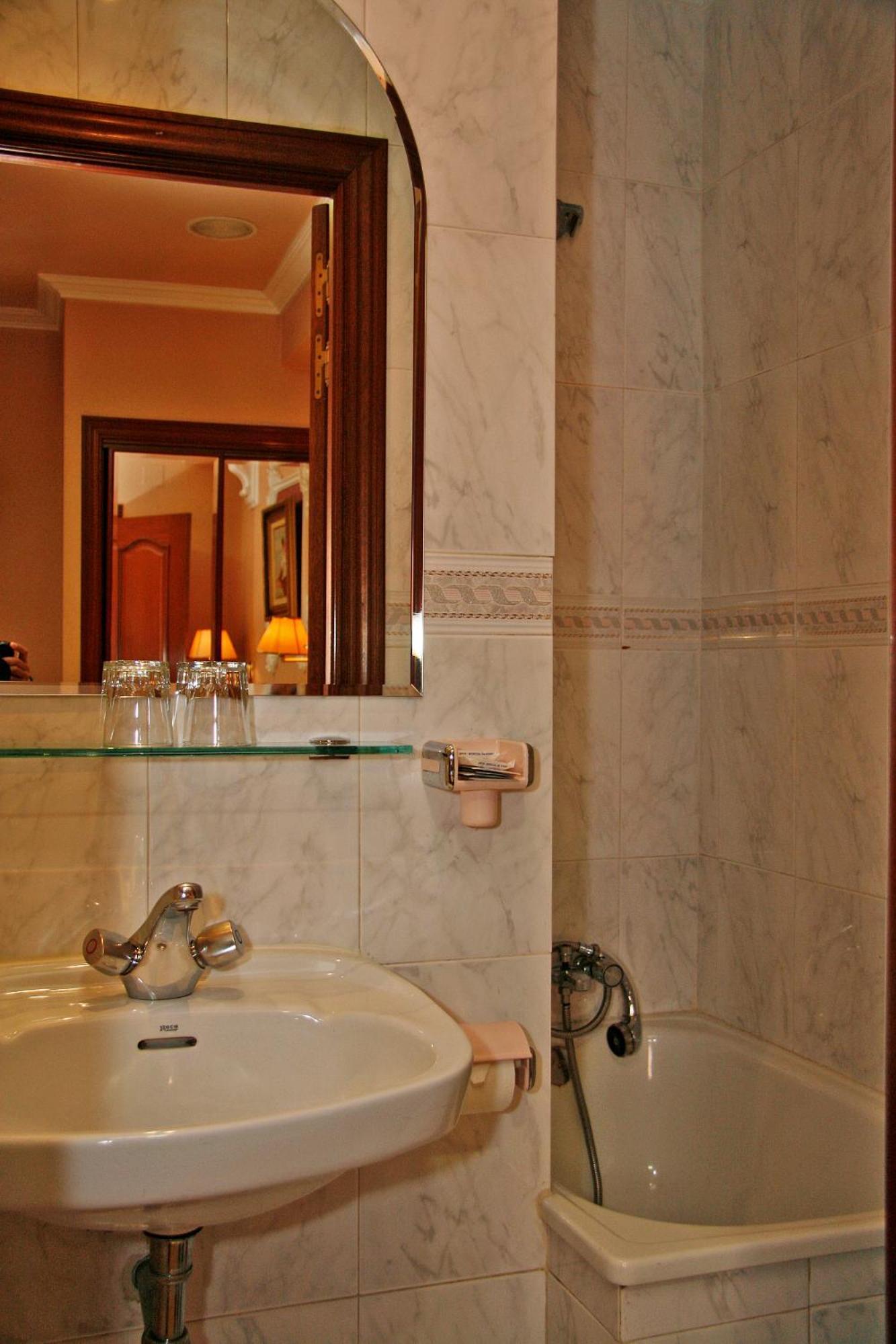 מדריד Hostal Victoria III מראה חיצוני תמונה