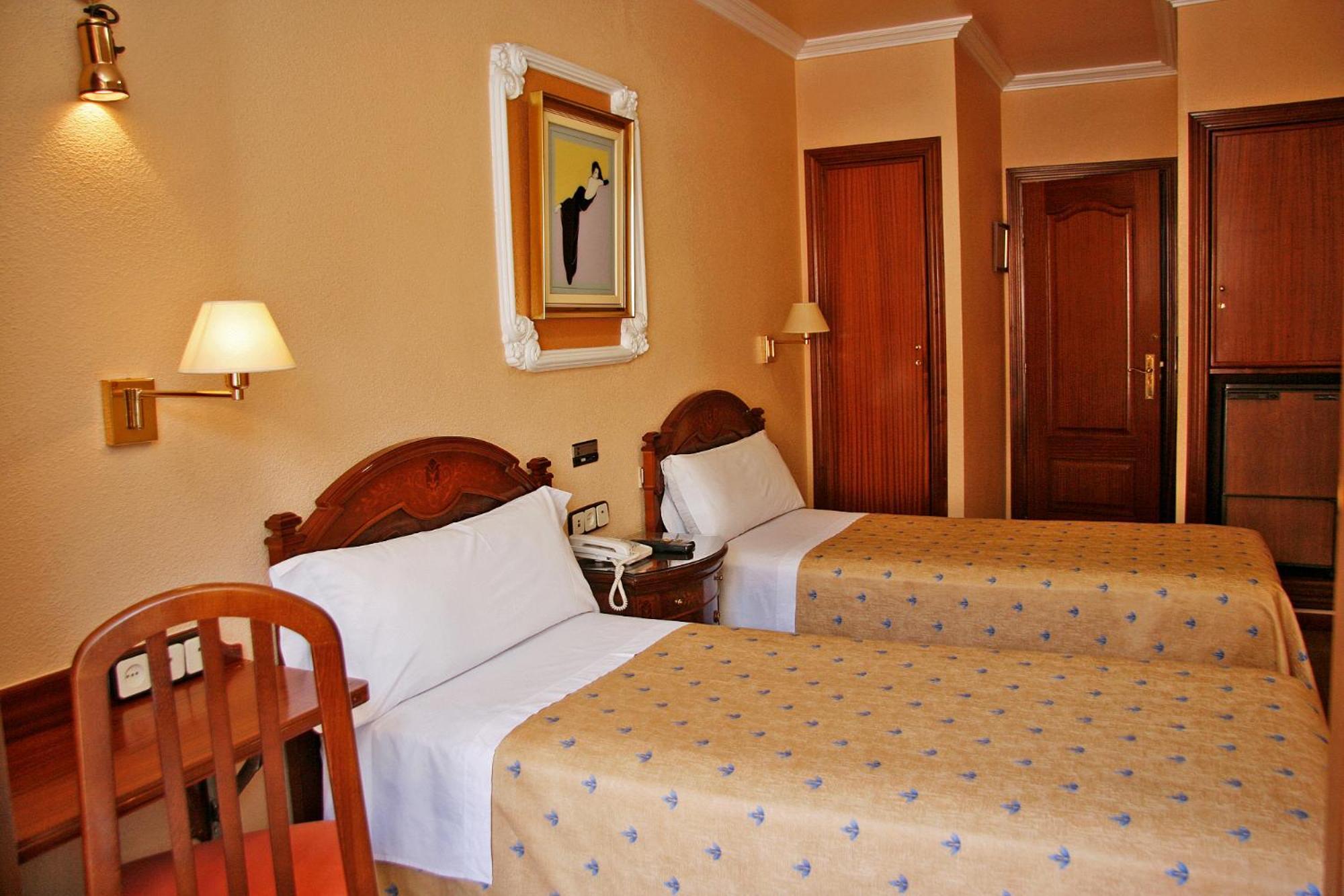 מדריד Hostal Victoria III מראה חיצוני תמונה