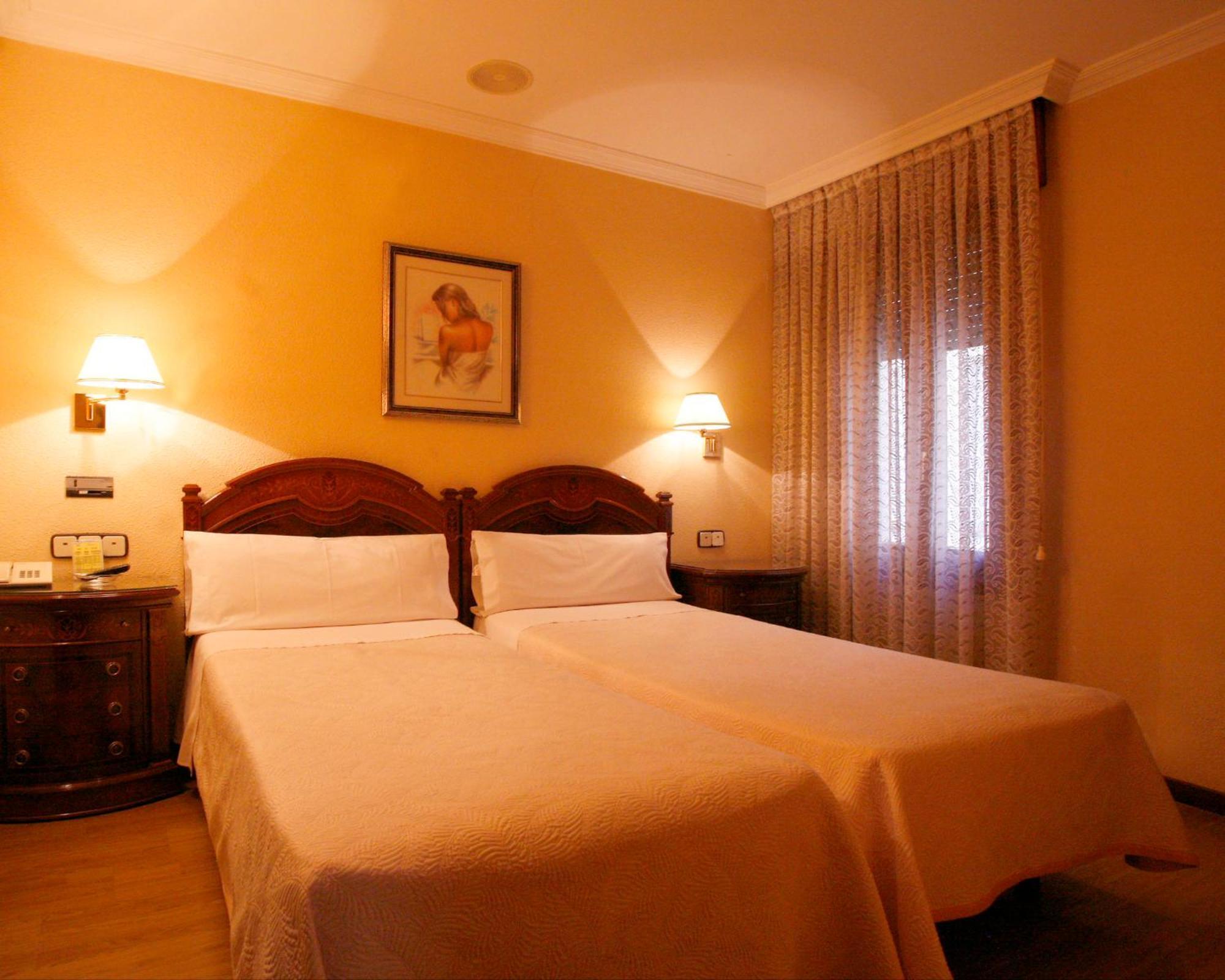 מדריד Hostal Victoria III מראה חיצוני תמונה