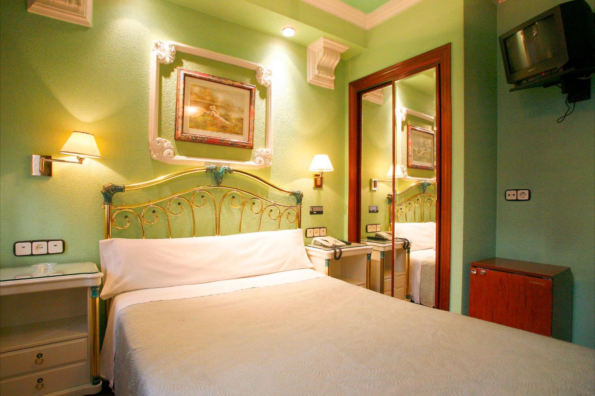 מדריד Hostal Victoria III מראה חיצוני תמונה