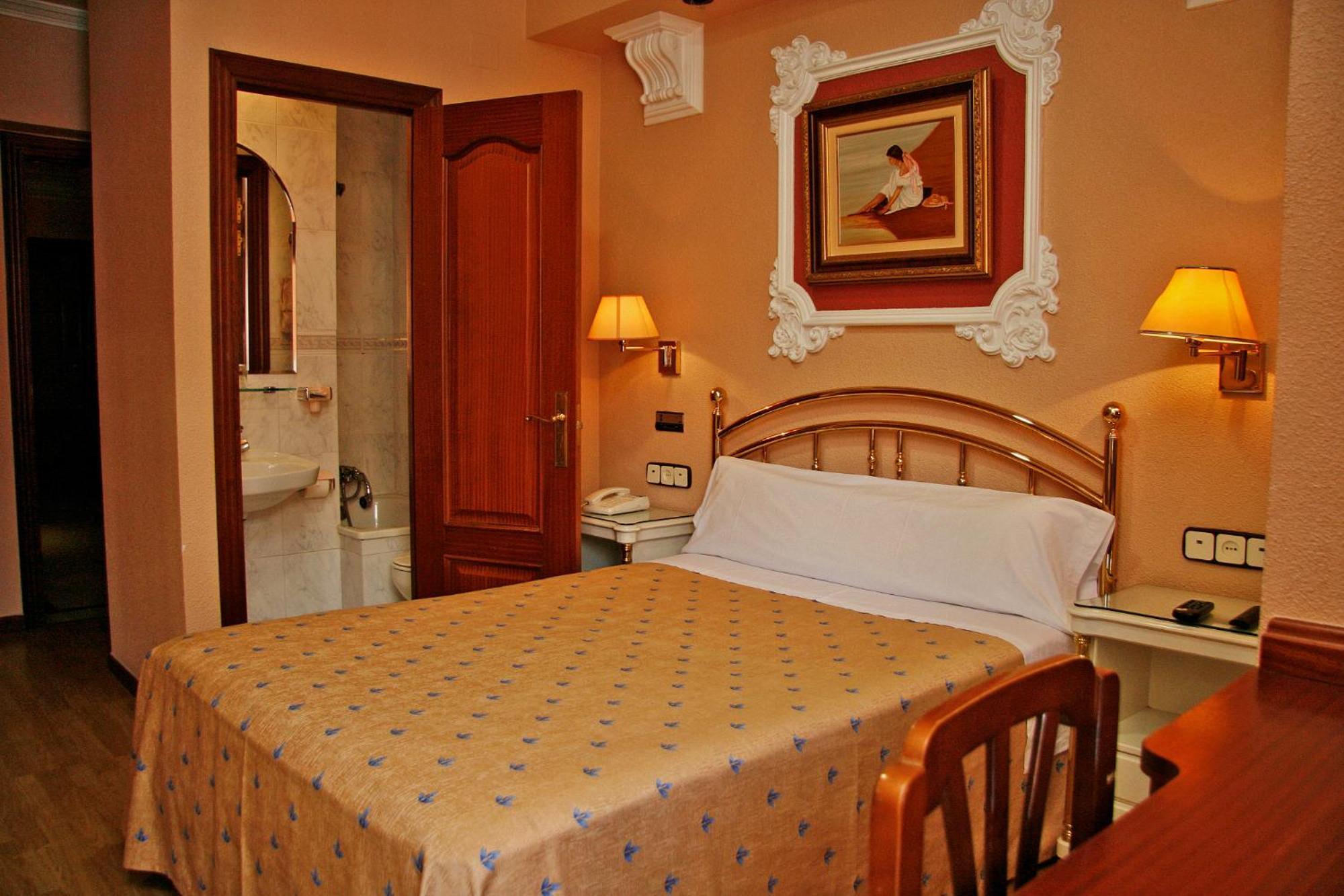 מדריד Hostal Victoria III מראה חיצוני תמונה