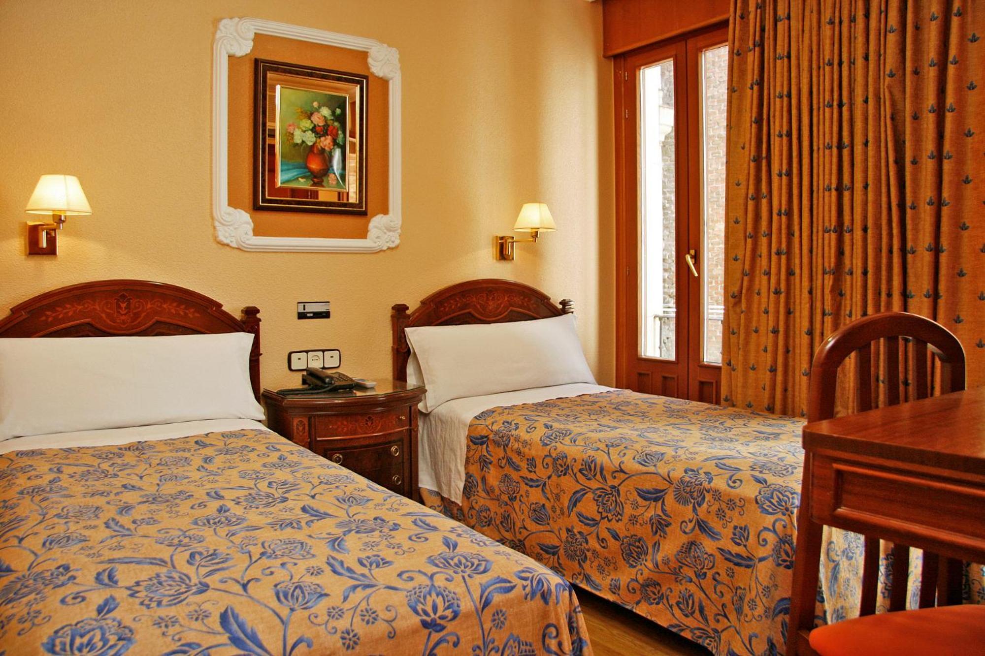 מדריד Hostal Victoria III מראה חיצוני תמונה
