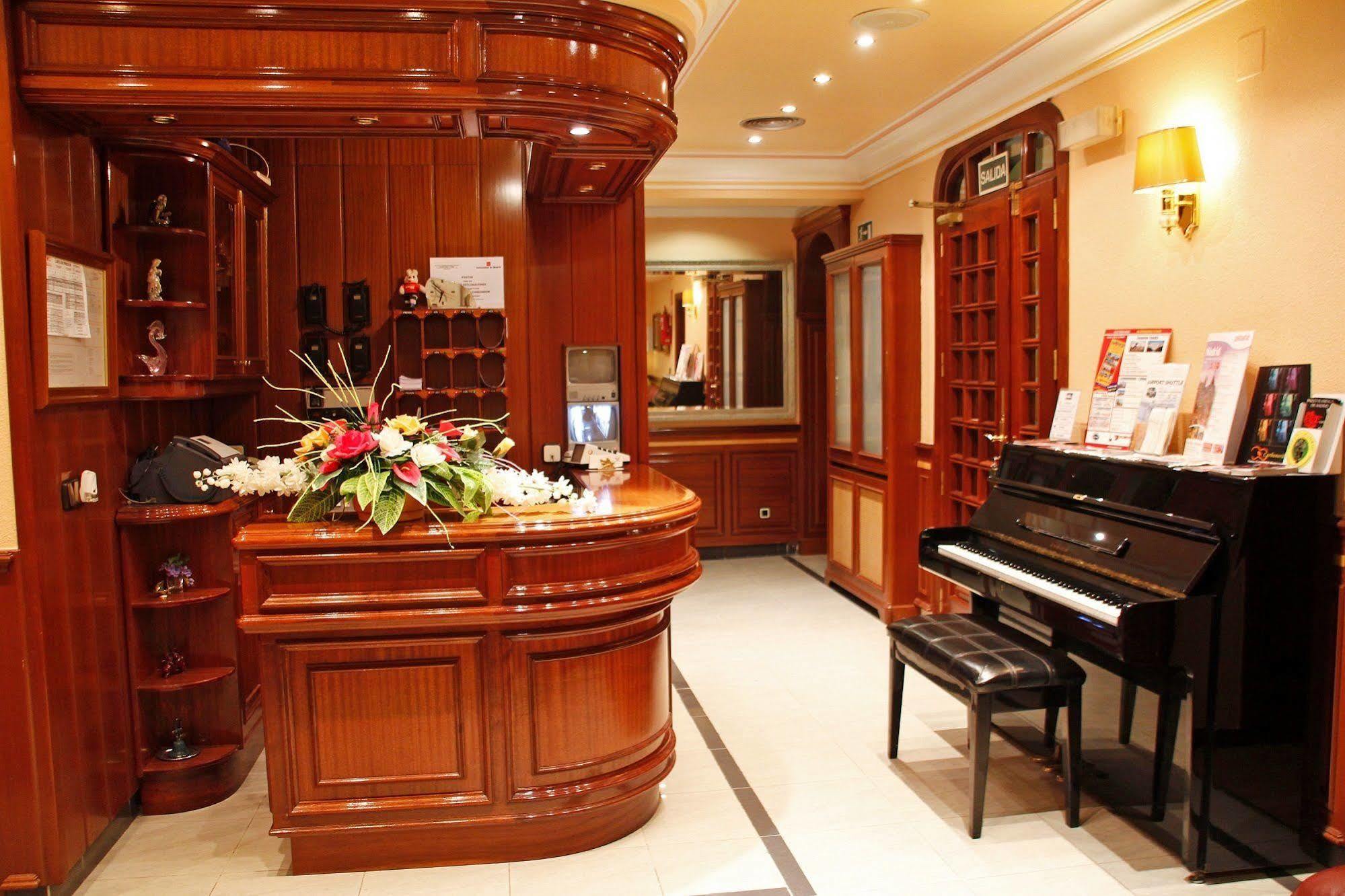 מדריד Hostal Victoria III מראה חיצוני תמונה