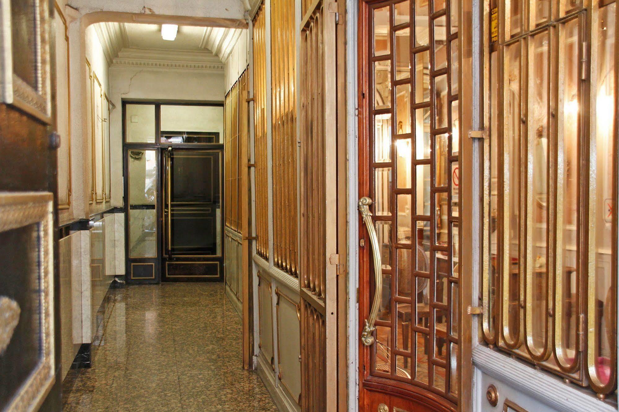מדריד Hostal Victoria III מראה חיצוני תמונה