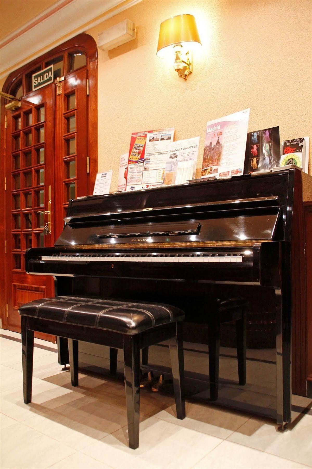 מדריד Hostal Victoria III מראה חיצוני תמונה